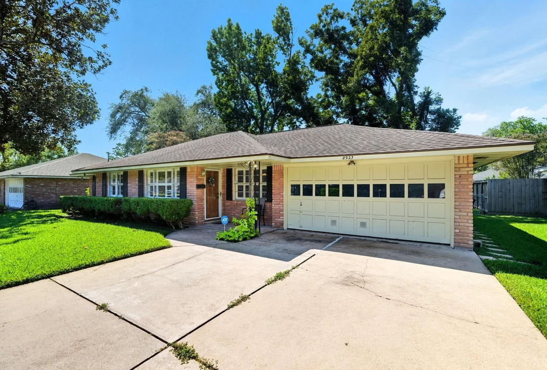 Photo of 8923 Theysen Drive