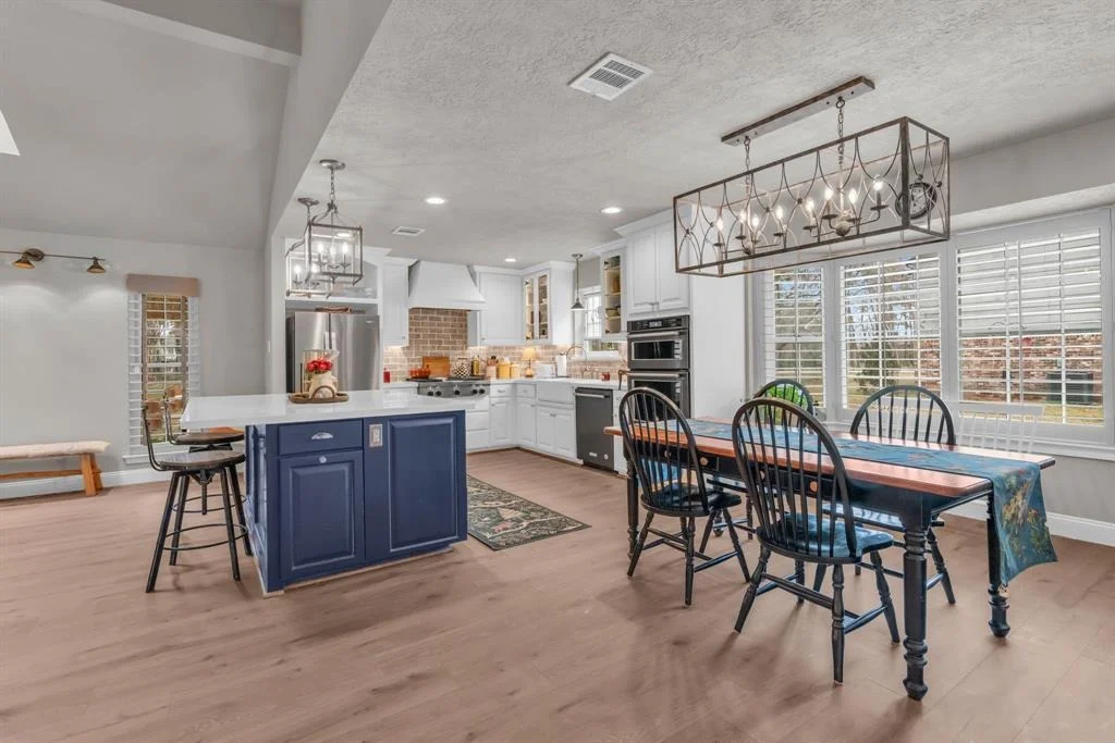 Photo of 302 Shady Glen Lane