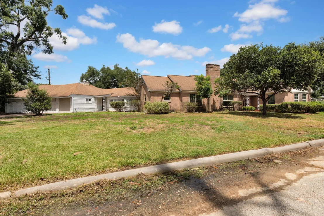 Photo of 4425 Laurel Drive