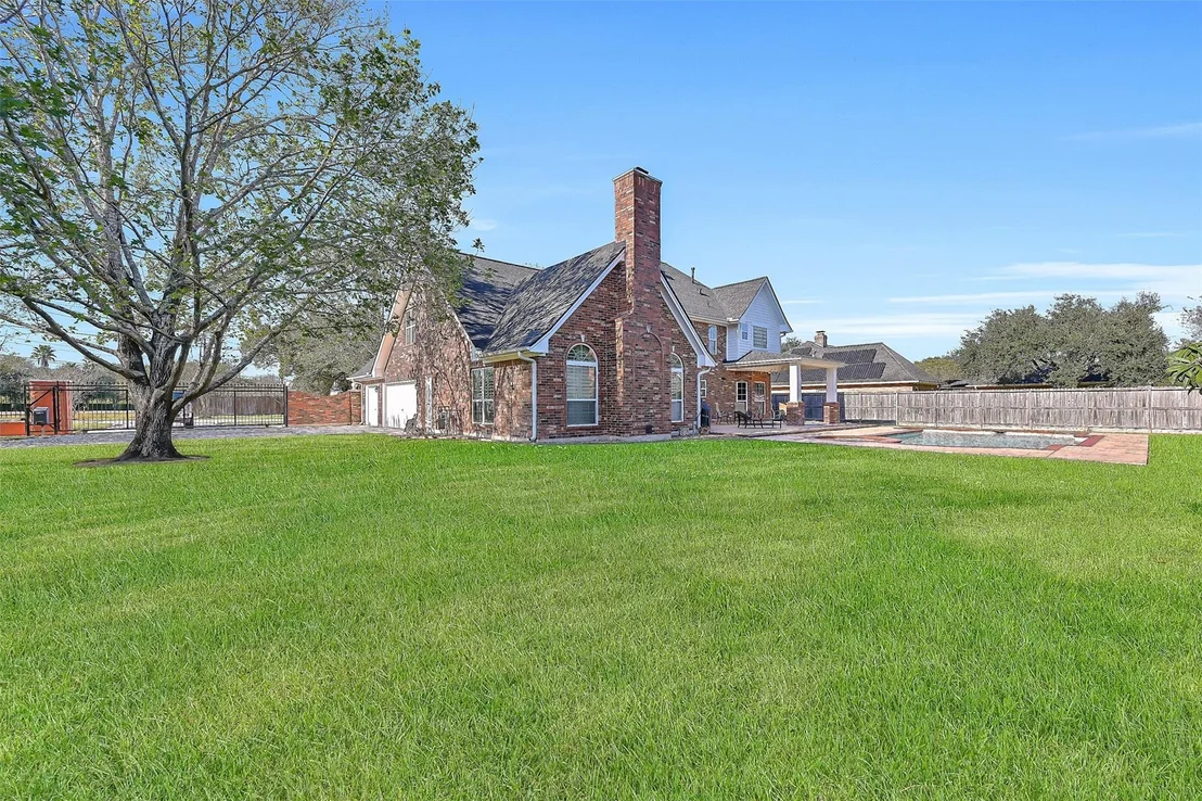 Photo of 101 Oak Drive