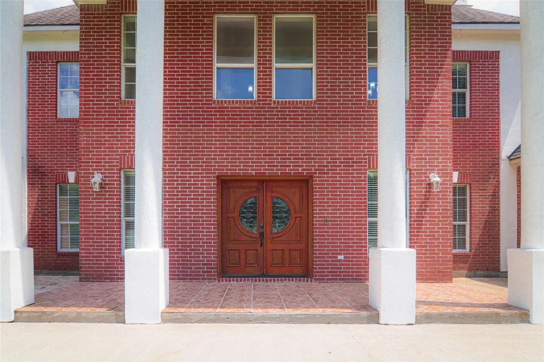 Photo of 19602 Riverwalk Drive