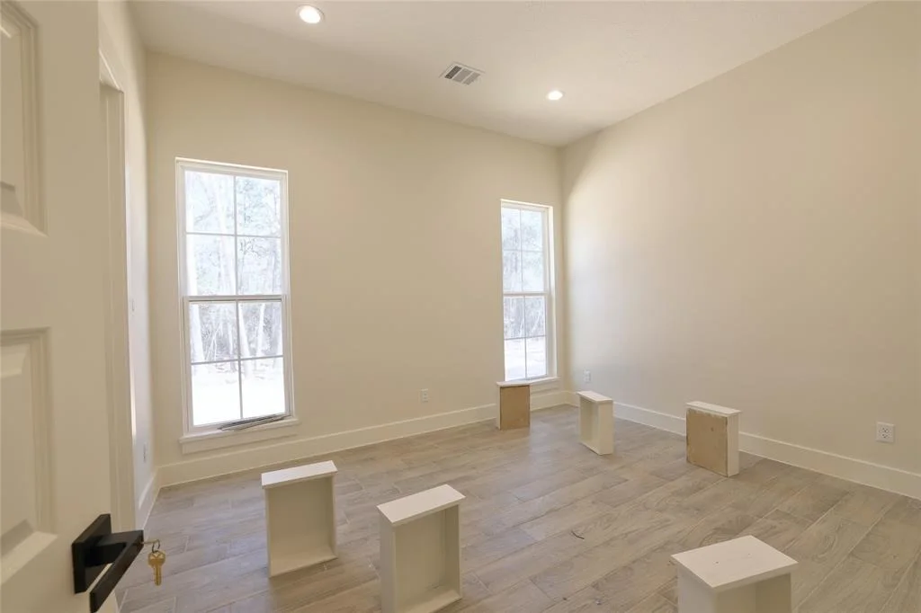 Photo of 9477 Leeward Cove