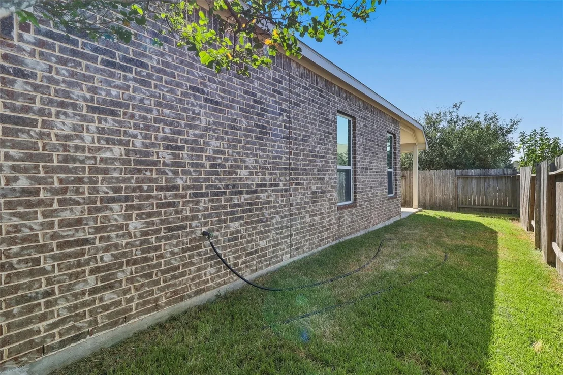 Photo of 637 Maple Point Drive E