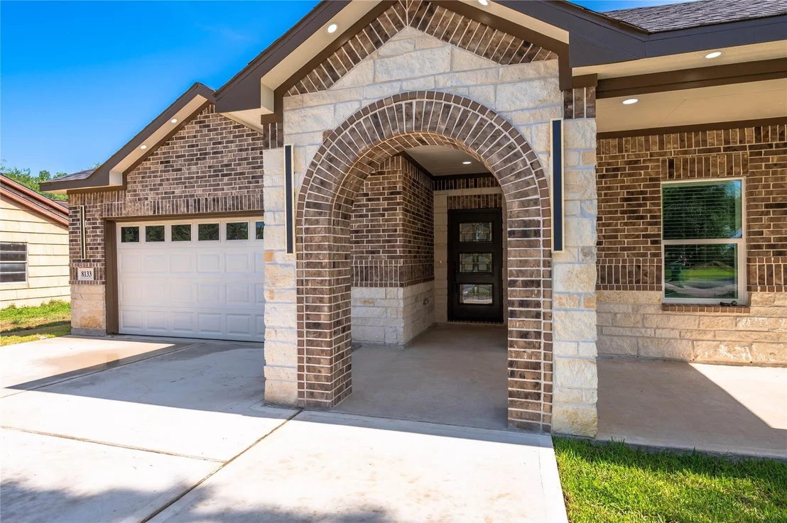 Photo of 8133 Wetherby Lane