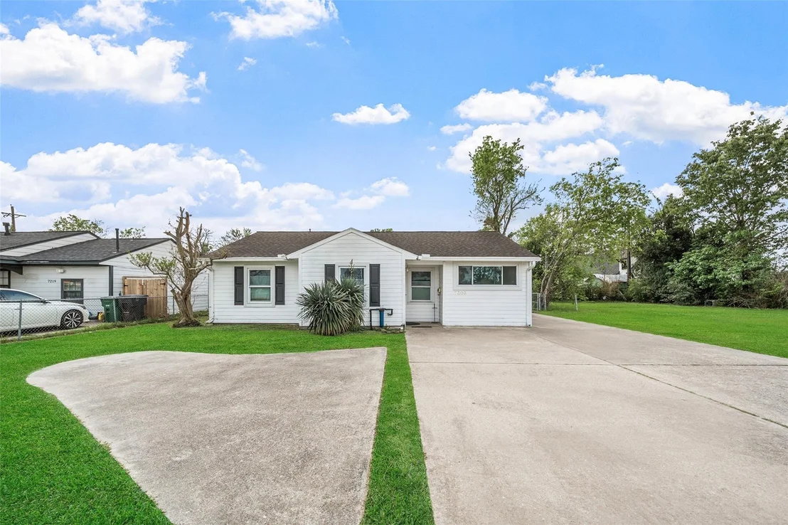 Photo of 7303 Long Point Road