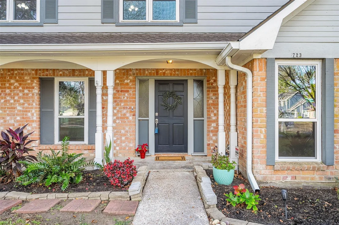 Photo of 723 Shadowbrook Drive