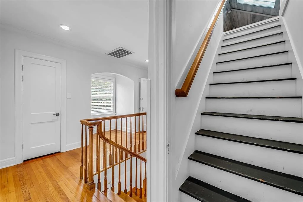 Photo of 2539 Addison Road