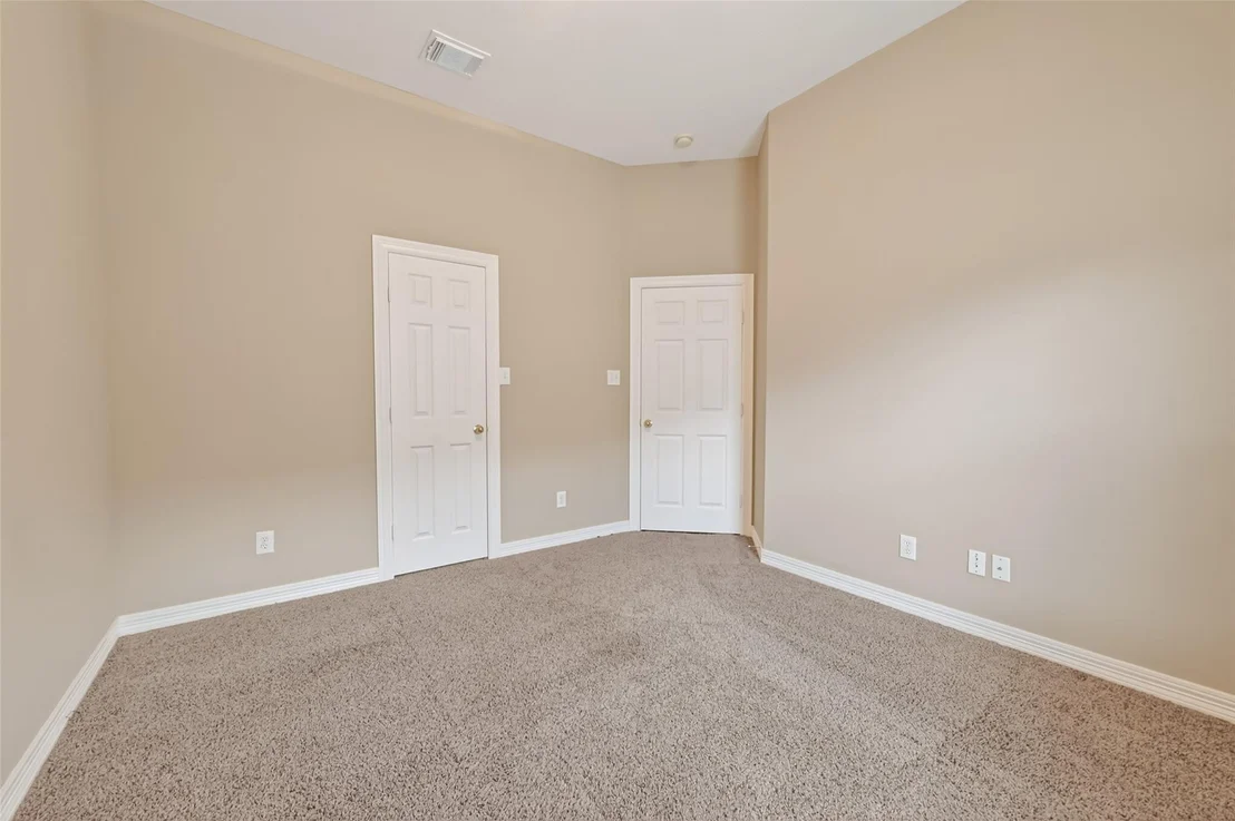 Photo of 1202 Waterside Estates Circle