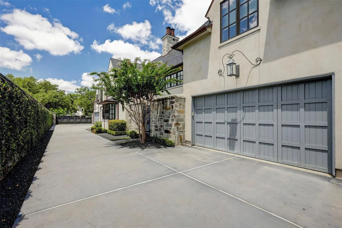 Photo of 5555 Cranbrook Road