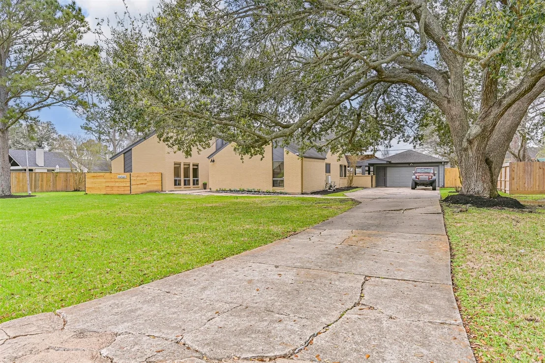 Photo of 910 Evergreen Drive