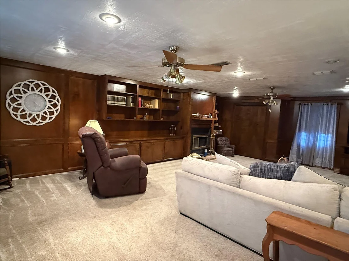 Photo of 601 Willow Lane
