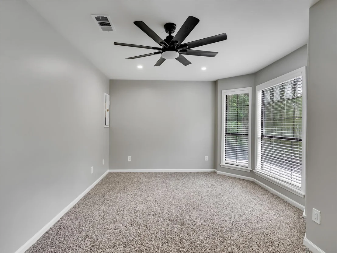 Photo of 351 White Oak Drive