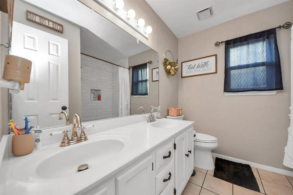 Photo of 2410 Lily Lane