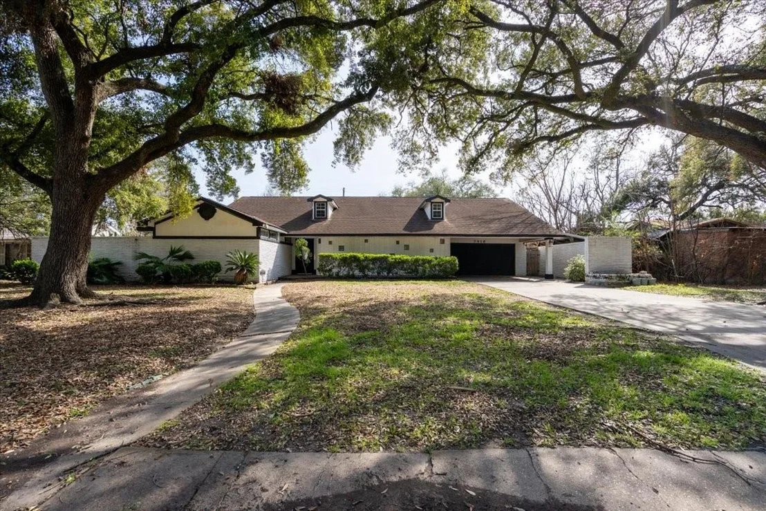Photo of 7916 Glenview Drive