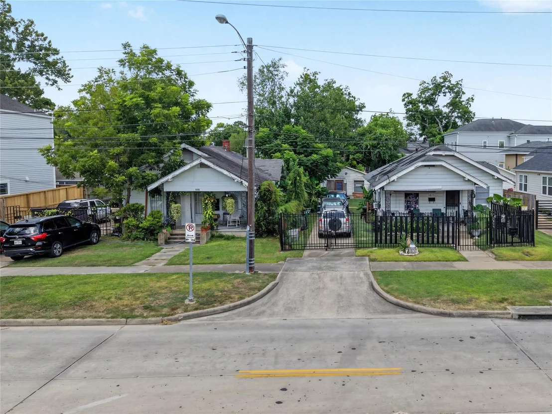 Photo of 1811 and 1815 Studewood Street