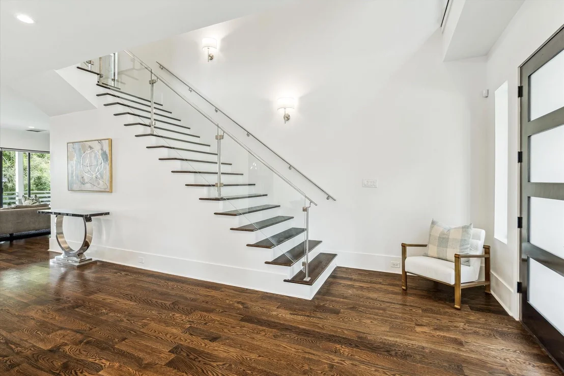 Photo of 1010 Waltway Drive