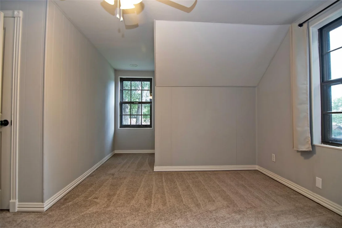 Photo of 2410 Valley Drive