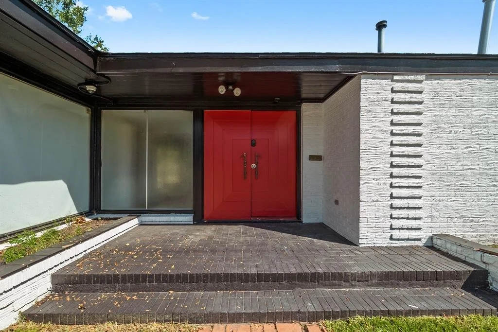 Photo of 1610 Shady Oaks Drive