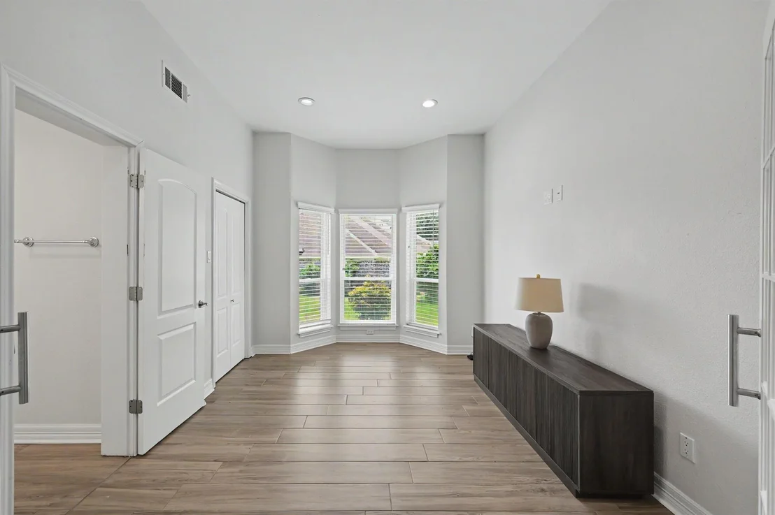 Photo of 60 La Jolla Circle