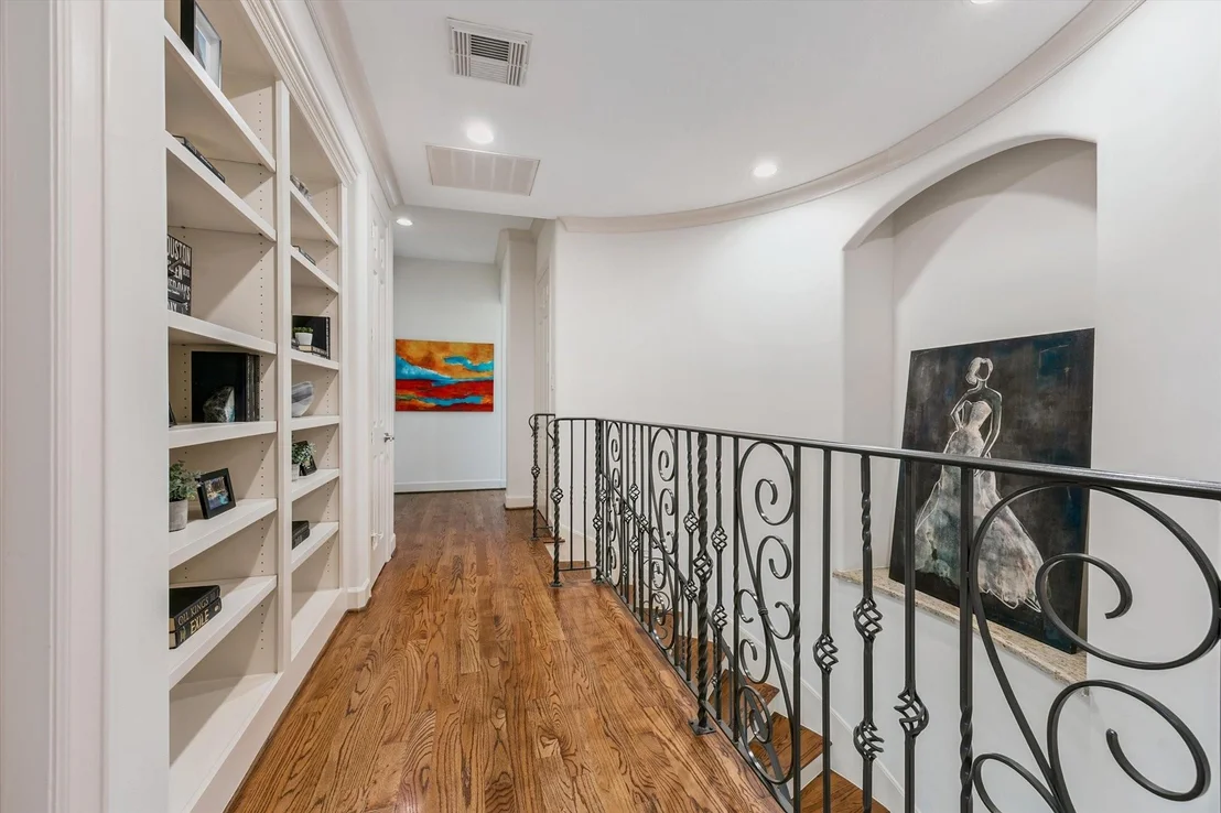 Photo of 2520 Westgate