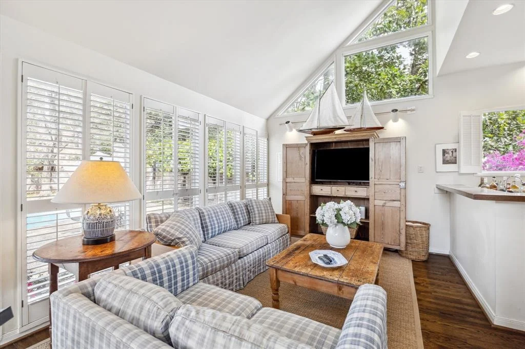 Photo of 3016 Chevy Chase Drive