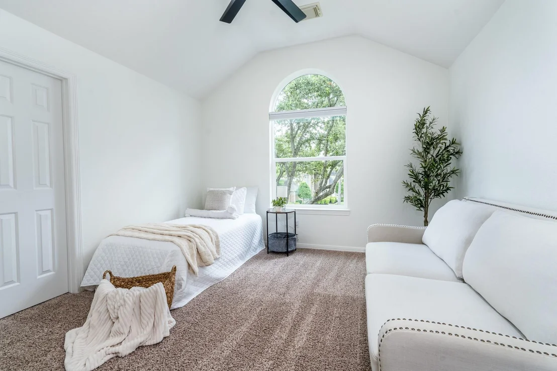 Photo of 15903 Lake Loop Drive