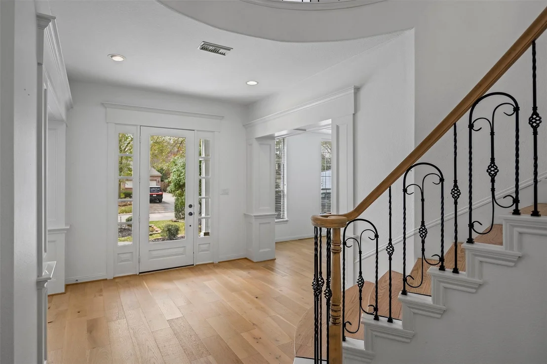 Photo of 98 E Beckonvale Circle