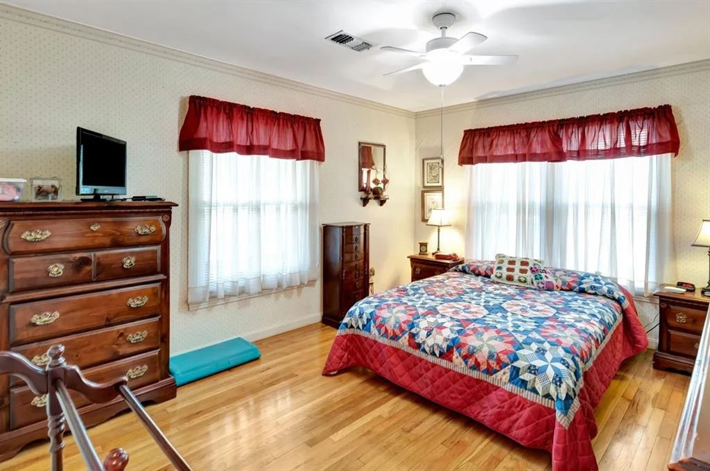 Photo of 820 Meadow Lane