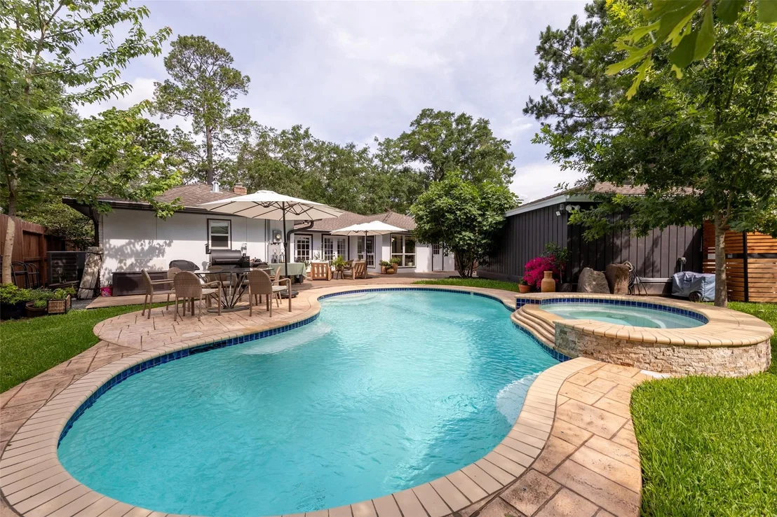 Photo of 802 N Wilcrest Drive