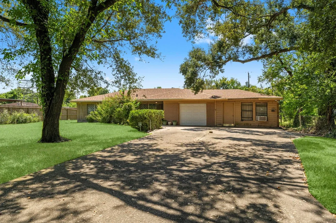 Photo of 814 Isetta Lane