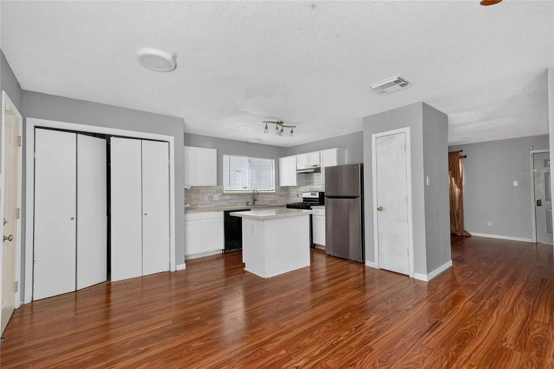 Photo of 6220 Lone Prairie Way