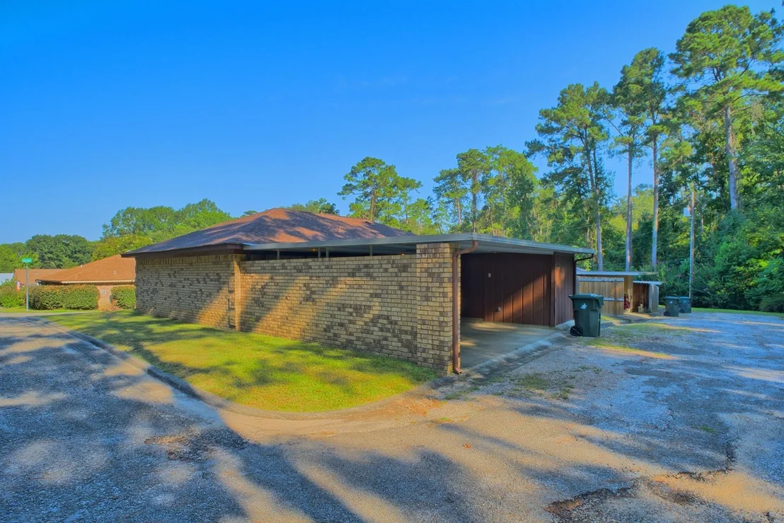 Photo of 1000 Crestline Lane