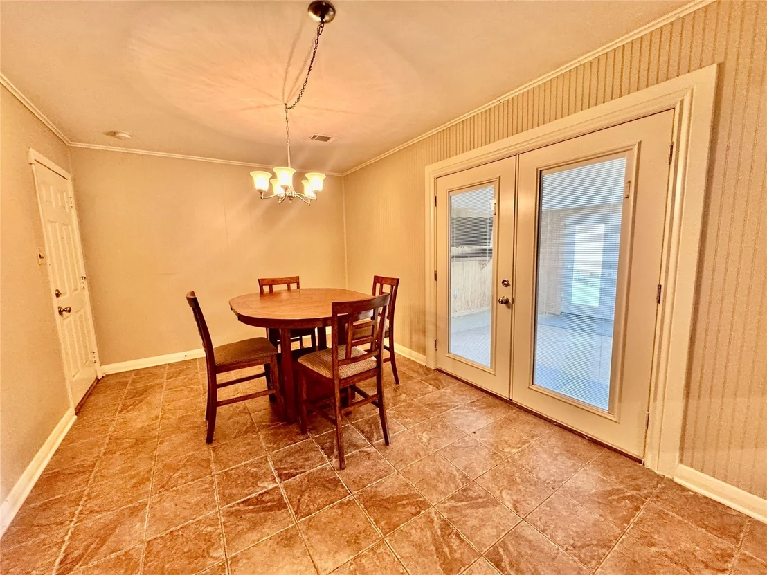 Photo of 5050 Swallow Drive