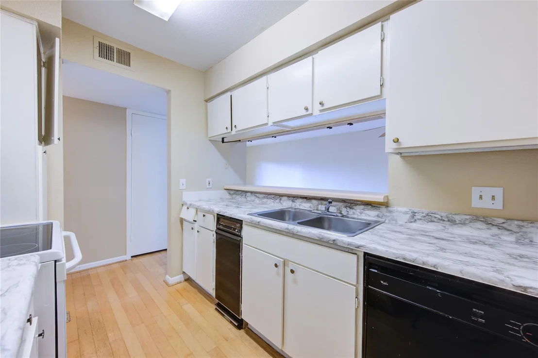 Photo of Unit 21 at 3055 Walnut Bend Lane