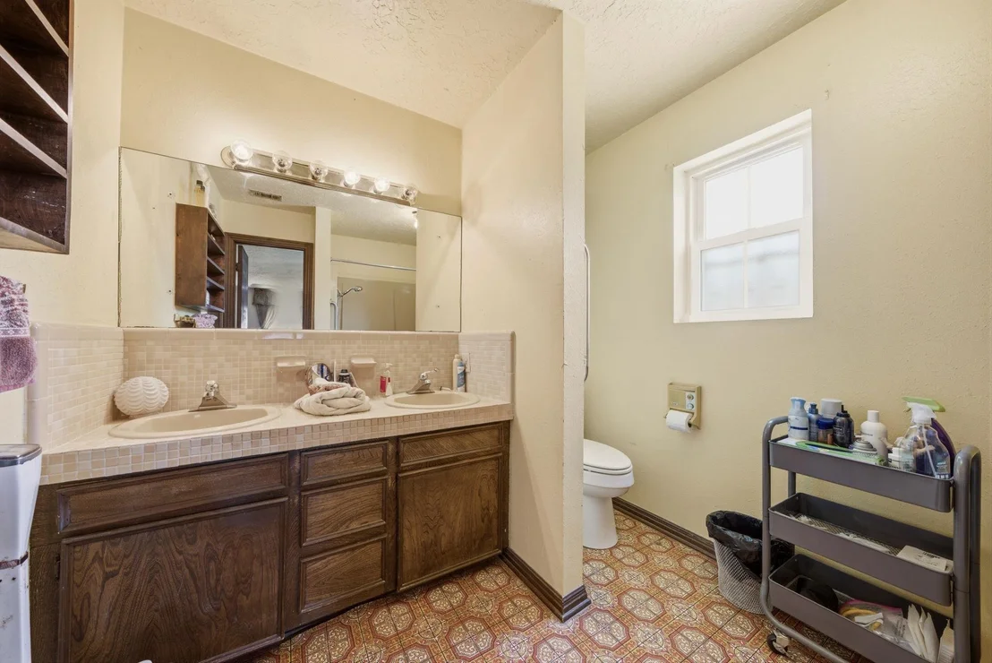 Photo of 1124 Estate Drive
