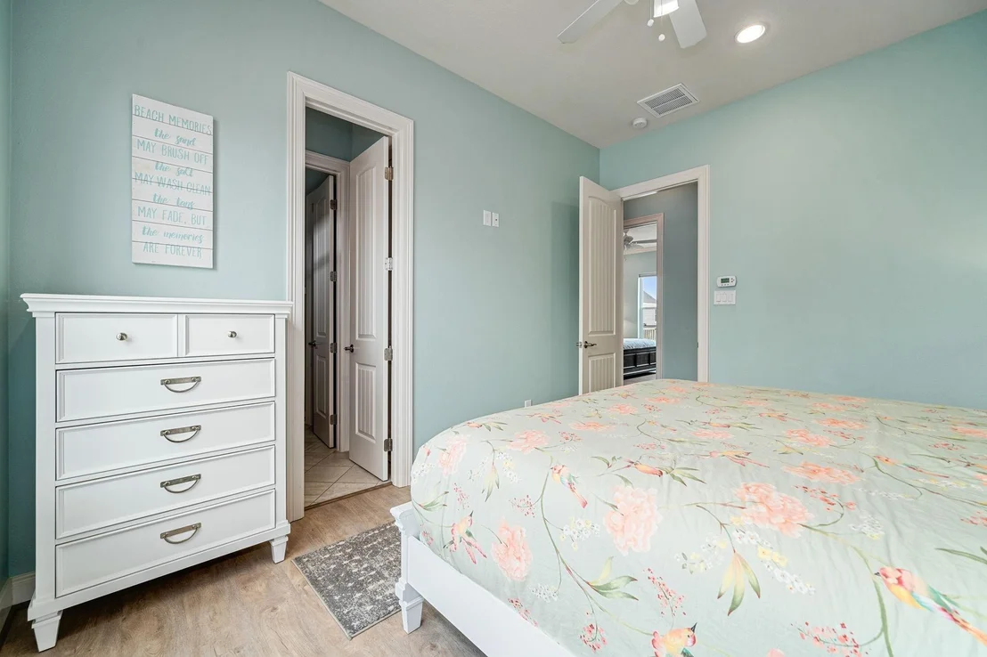 Photo of 4210 Sandpiper