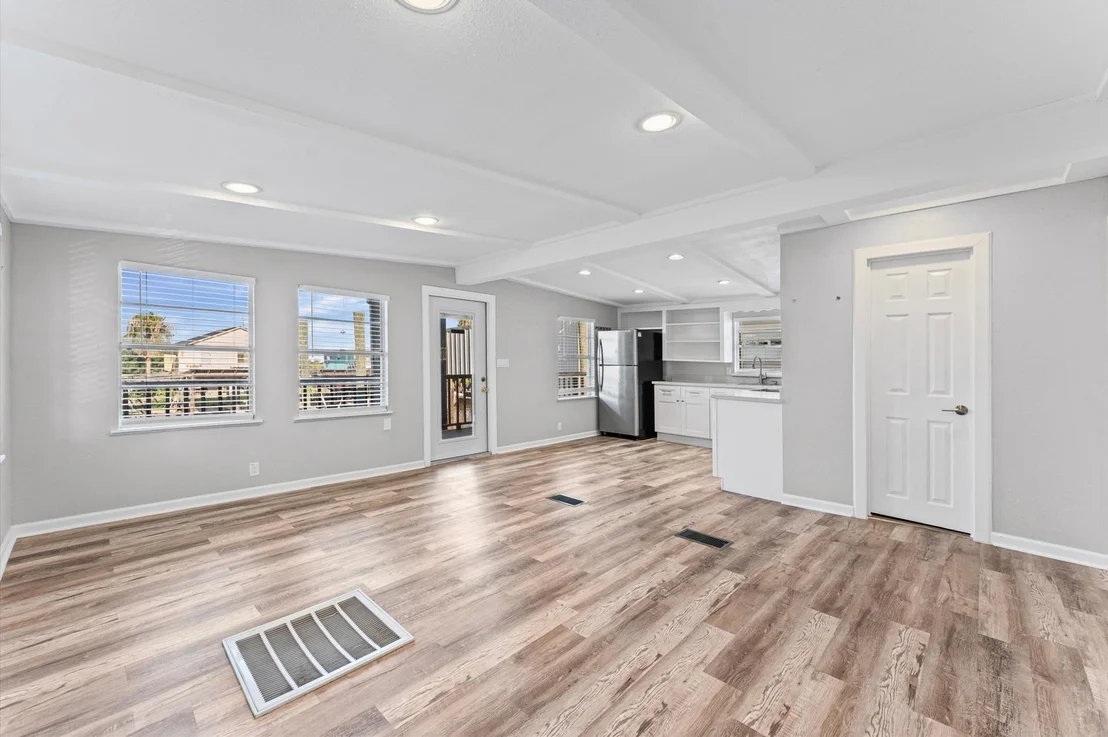 Photo of 310 Marine Way