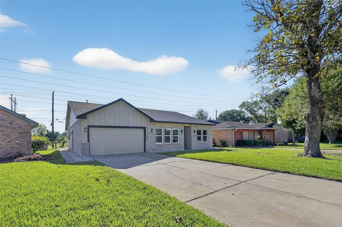 Photo of 4602 Pinebrook Lane