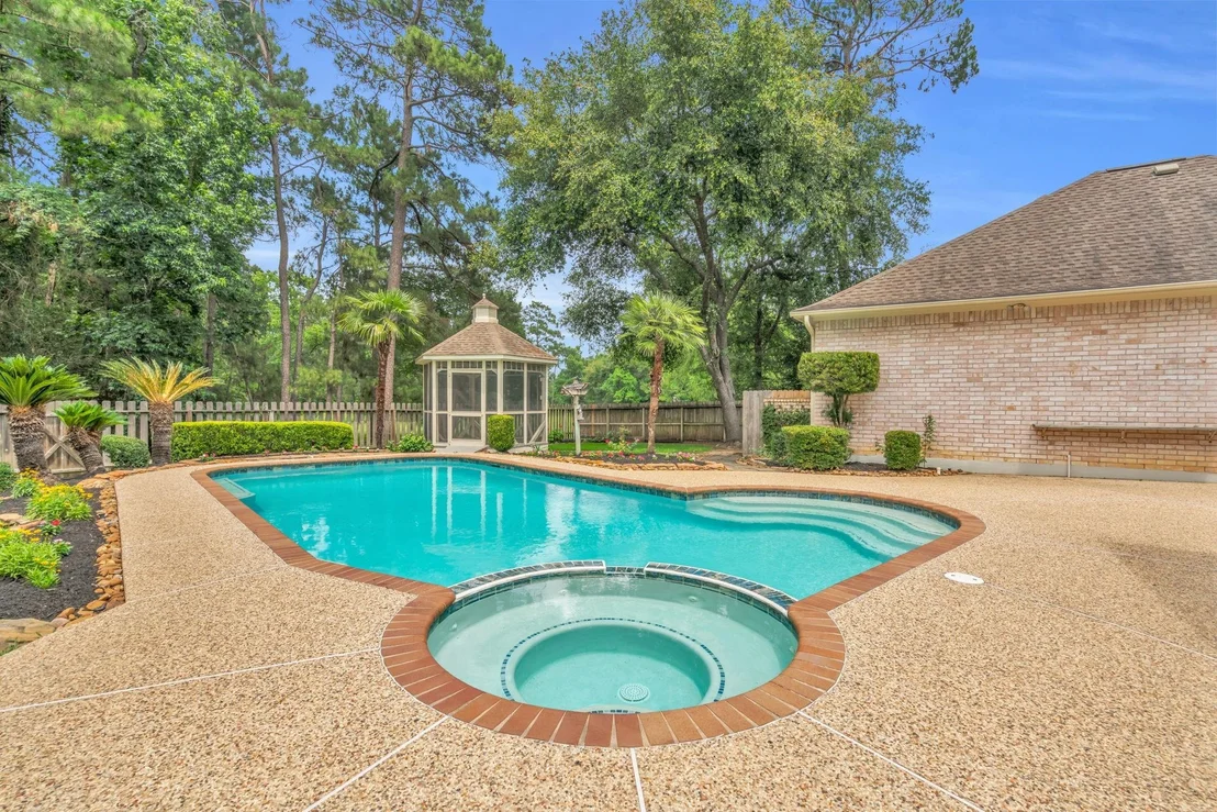 Photo of 142 W Shadowpoint Circle