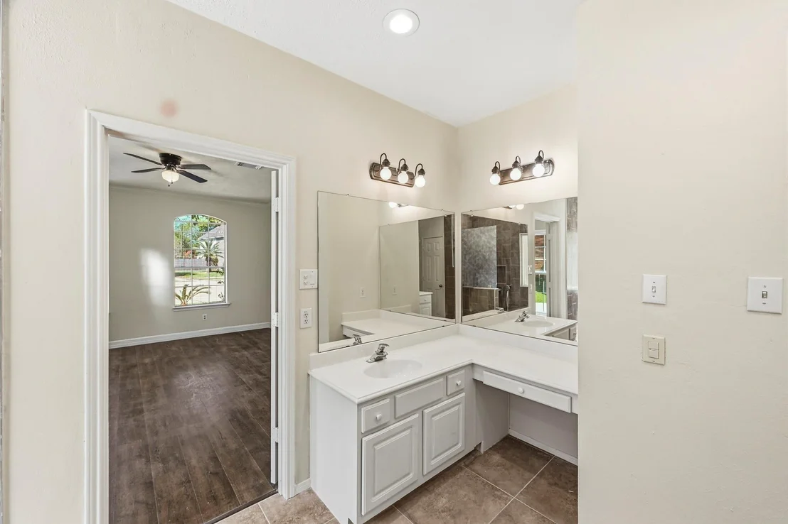 Photo of 215 Crabapple Drive