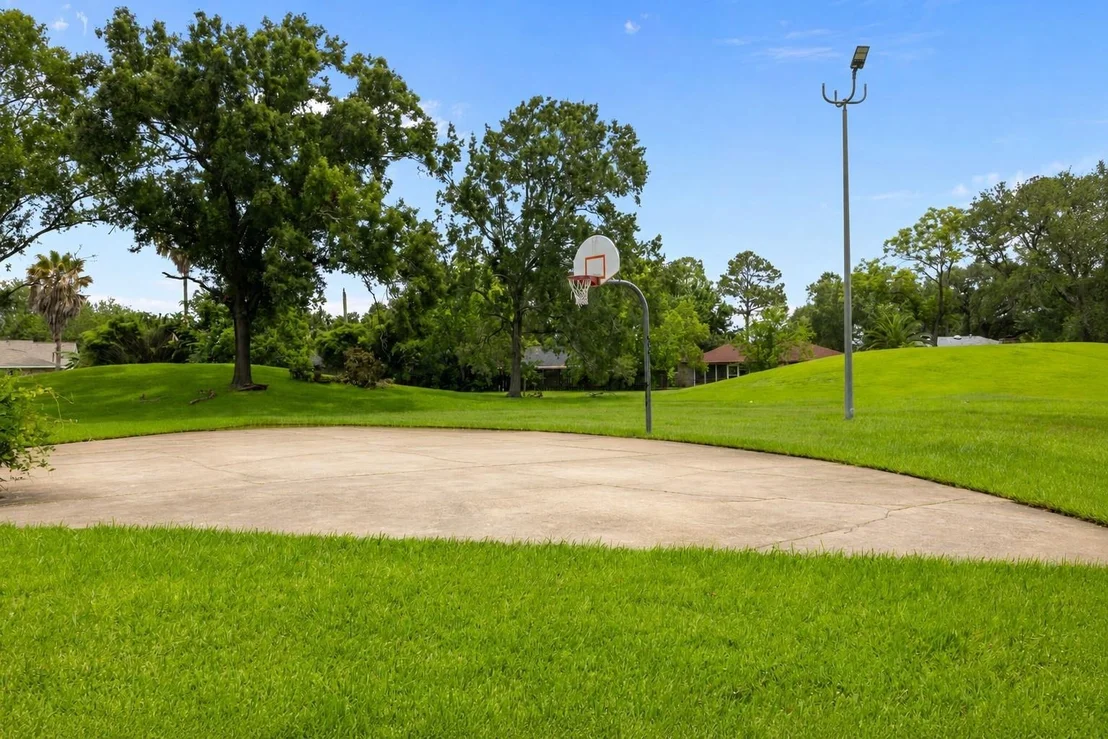 Photo of 16119 La Avenida Drive