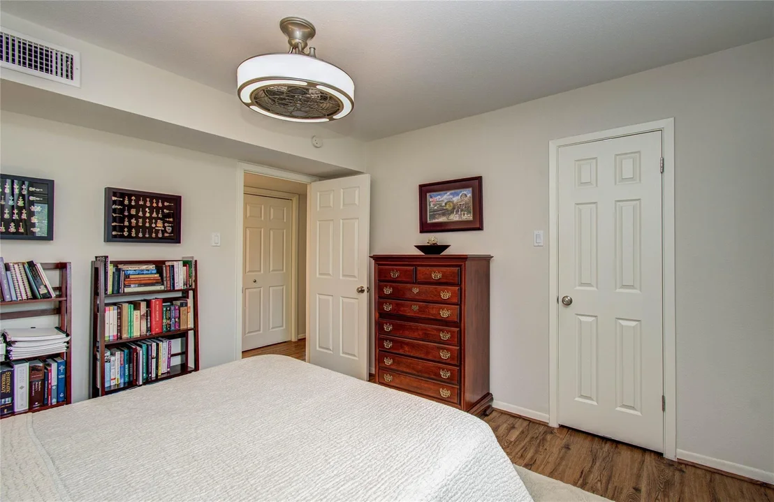 Photo of Unit 113 at 7575 Katy Freeway