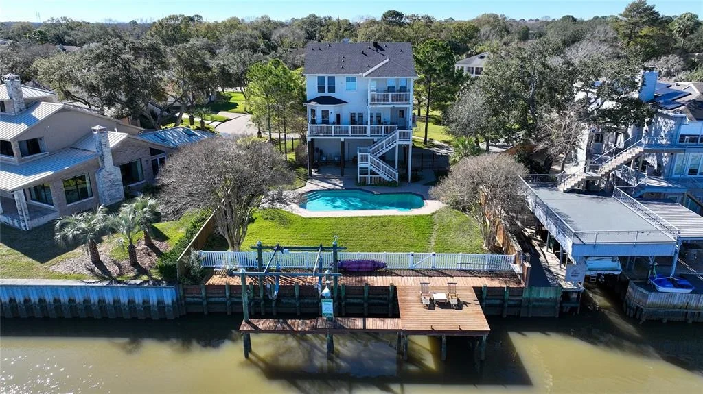Photo of 18607 Upper Bay Road Road