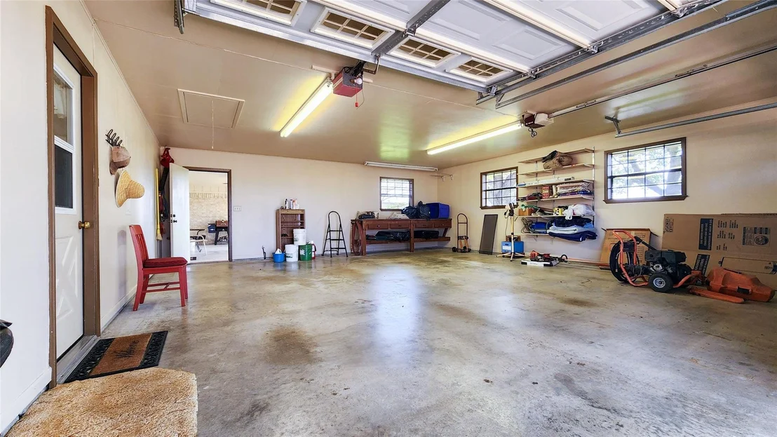 Photo of 847 Oliver Road
