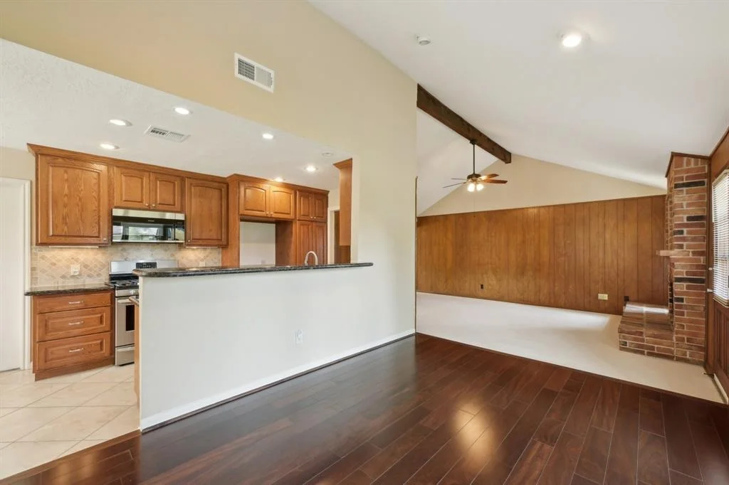 Photo of 8915 Roos Road