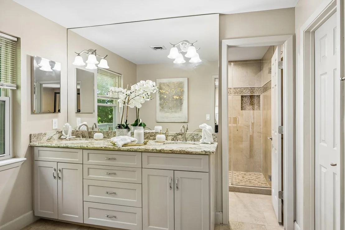 Photo of 9703 Oasis Drive