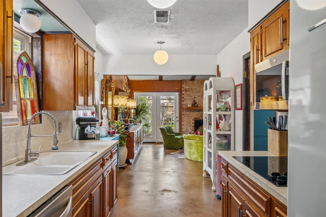 Photo of 3304 Whitepine Drive
