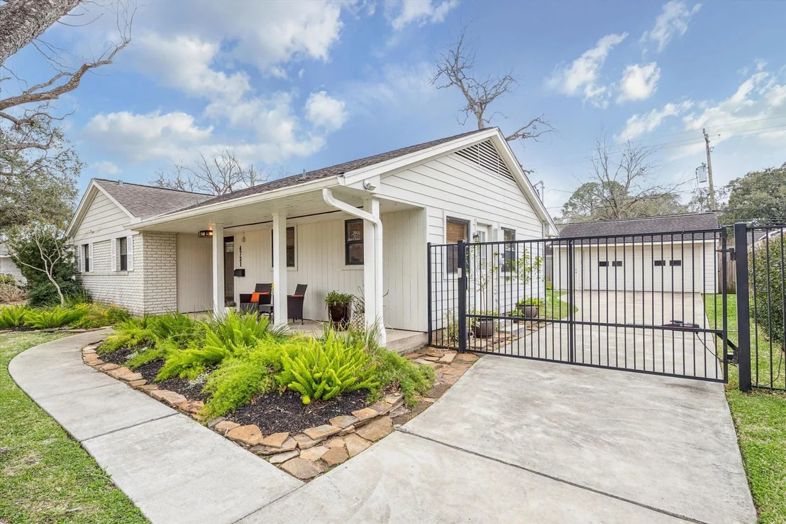 Photo of 4721 Kingfisher Drive