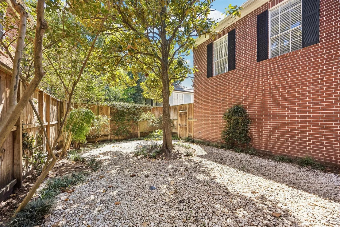 Photo of 1815 Albans Road