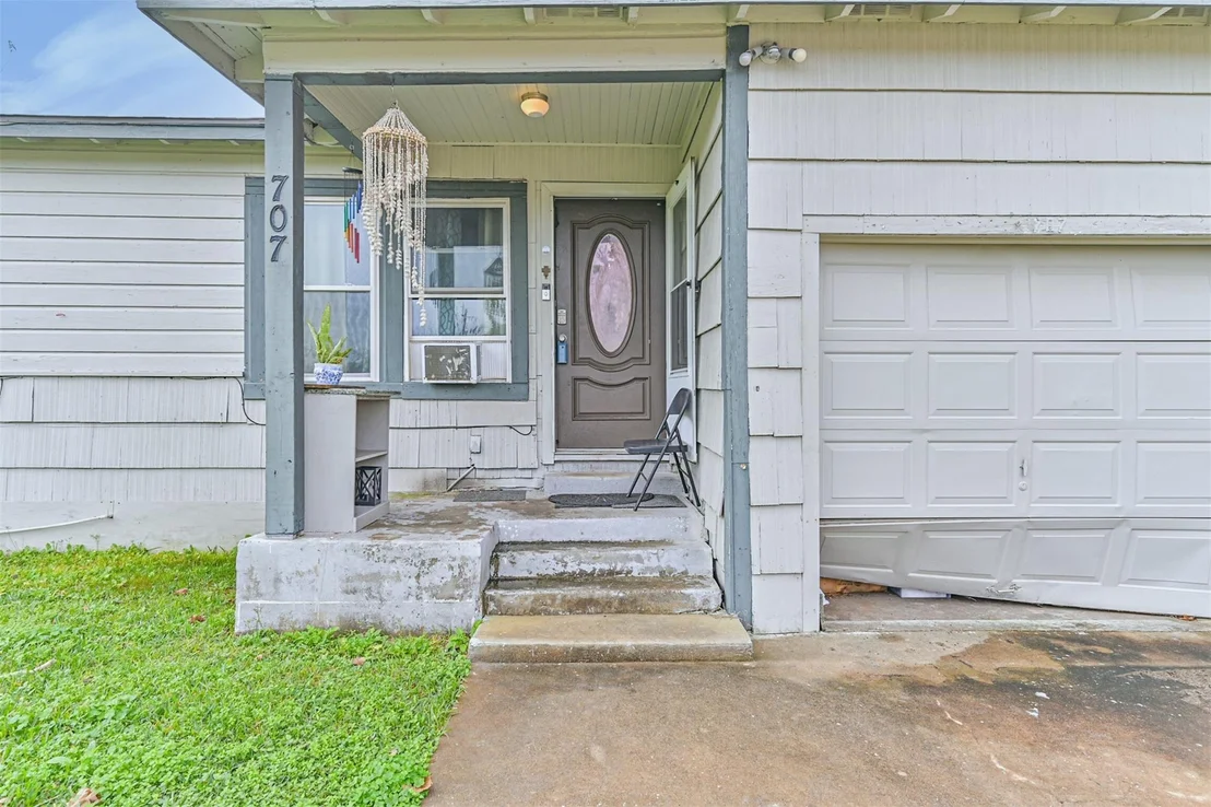 Photo of 707 W 5th Street